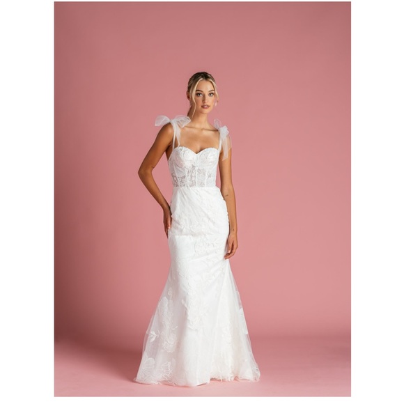 Lis Simon Wedding Dress - Picture 1 of 8